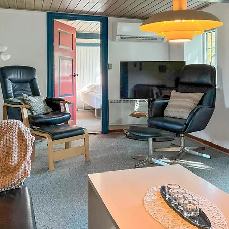 2 Bedroom Awesome In Casa de Férias *