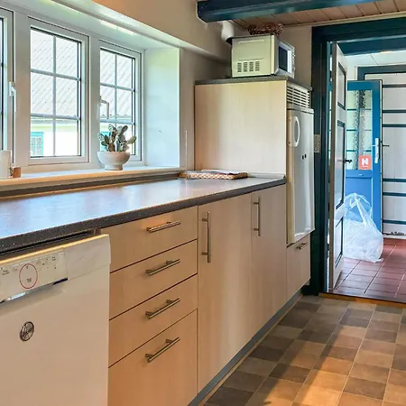 2 Bedroom Awesome In Casa de Férias